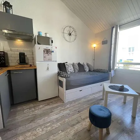Mezzanine Lumineux Avec Wifi, Idealement Situe, 4 Couchages, A 250m De La Et Du Port - Fr-1-224b-99 Apartment *