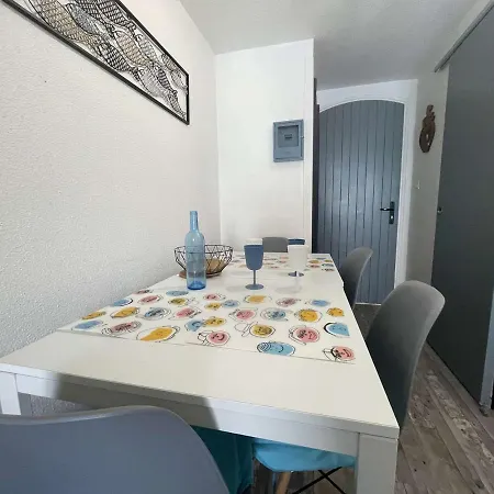 Mezzanine Lumineux Avec Wifi, Idealement Situe, 4 Couchages, A 250m De La Et Du Port - Fr-1-224b-99 Apartment