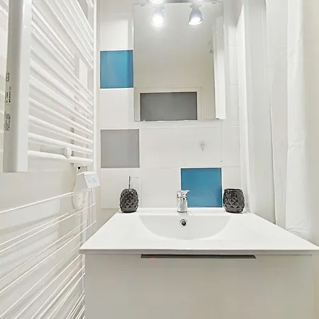 Mezzanine Lumineux Avec Wifi, Idealement Situe, 4 Couchages, A 250m De La Et Du Port - Fr-1-224b-99 شقة *