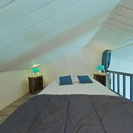 Apartment Mezzanine Lumineux Avec Wifi, Idealement Situe, 4 Couchages, A 250m De La Et Du Port - Fr-1-224b-99 *