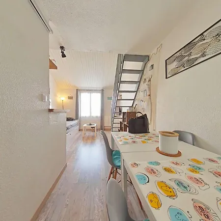Mezzanine Lumineux Avec Wifi, Idealement Situe, 4 Couchages, A 250m De La Et Du Port - Fr-1-224b-99 Apartment