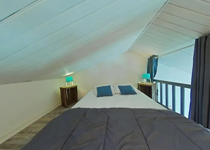 Appartement Mezzanine Lumineux Avec Wifi, Idéalement Situé, 4 Couchages, à 250m De La Et Du Port - Fr-1-224b-99 *